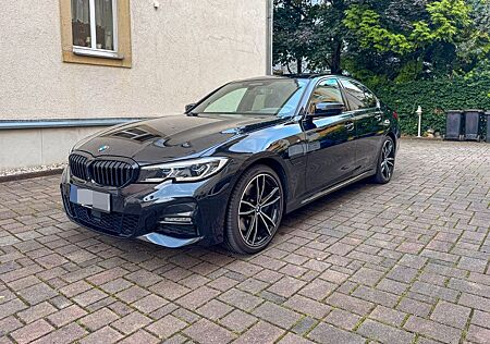 BMW 330e M Sport Vollausstattung, M Sportpaket & SL