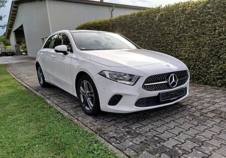 Mercedes-Benz A 200 Panorama Widescreen Kamera Navi Leder HU NEU