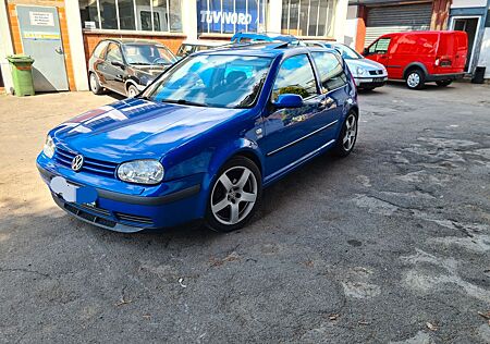 VW Golf Volkswagen 1.6 Special Tüv + Zahnriemen neu