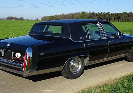 Cadillac Fleetwood BROUGHAM