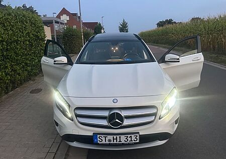 Mercedes-Benz GLA 200 CDI 4MATIC DCT -