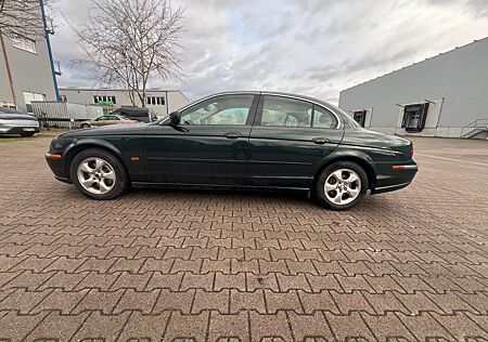 Jaguar S-Type 4.0 V8 Klassische Eleganz