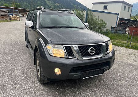 Nissan Navara 3.0 V6/ LEDER/ NAVI/ HARDTOP/ ALU/ EURO5