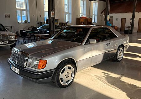 Mercedes-Benz E 300 W124 300-24 CE COUPE