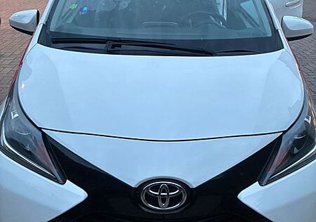 Toyota Aygo (X) Aygo (X) 1,0-l-VVT-i x-play x-play