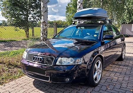 Audi A4 2.4 V6 Benzin Limousine nur 121.000km