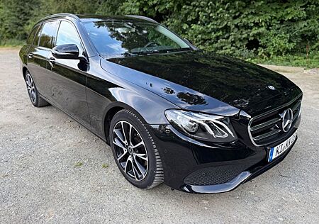 Mercedes-Benz E 220 d T 9G Tronic Autom. Avantgarde BLACK LINE