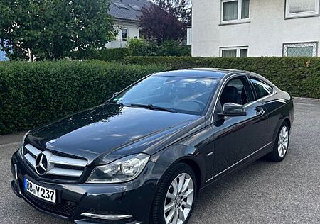 Mercedes-Benz C 180 Coupe/ AVANTGARDE/ 7G-Automatik/ Comand