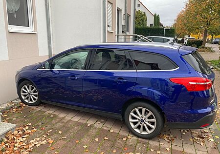 Ford Focus gebraucht kaufen Ford Focus 1,0 EcoBoost 92kW Titanium Turnier Tit...