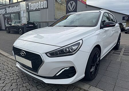 Hyundai i30 cw Passion + Kamera NAVI SHZ LHZ AUTOMATIK