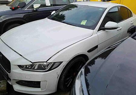 Jaguar XE R-Sport 2.0 /LEDER/AHK/CAM/PDC/SHZ/TEMPO/LANE