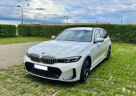 BMW 320e xDrive Touring Auto -