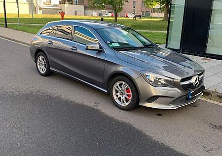 Mercedes-Benz CLA 180 Shooting Brake -