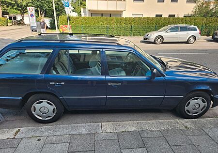 Mercedes-Benz 220