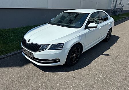 Skoda Octavia Lim *RS-SITZ*NAVI*LED*KAM*STHZ*ACC*SHZ*