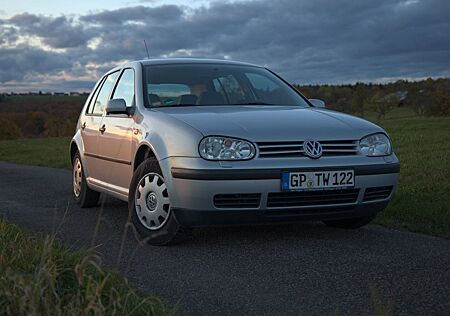 VW Golf Volkswagen 1.6 Auto Basis