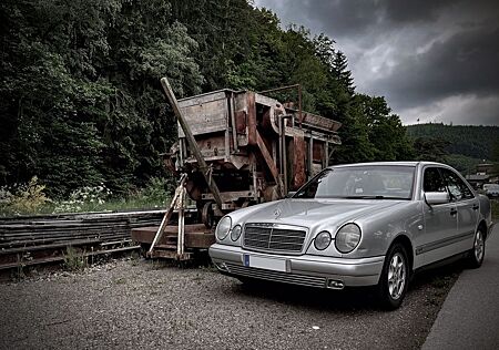 Mercedes-Benz E 200 CLASSIC Classic