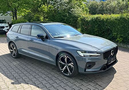 Volvo V60 ULTIMATE DARK +360+STANDHZG+AHK+19"PRIVACY