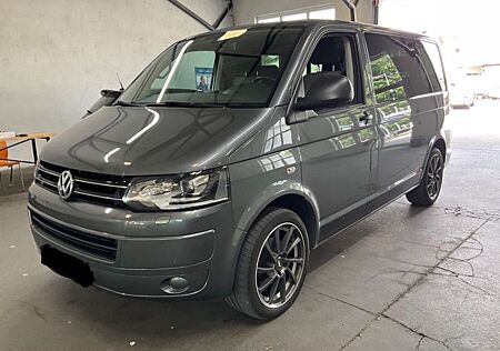 VW T5 Multivan Volkswagen DSG*Bi-XENON*NAVI*PDC*AHK*19Z ABT!!!