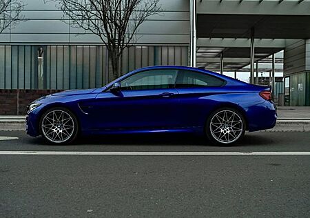 BMW M4 Competition San Marino Blau