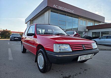 Peugeot 205 XR