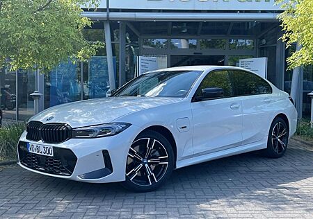 BMW 330e Limousine