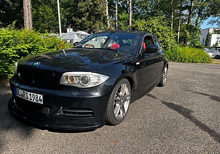 BMW 135i Coupé Performance Lenkrad mit Display