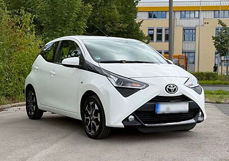 Toyota Aygo (X) Aygo (X) 1,0-l-VVT-i x-play club x-play club