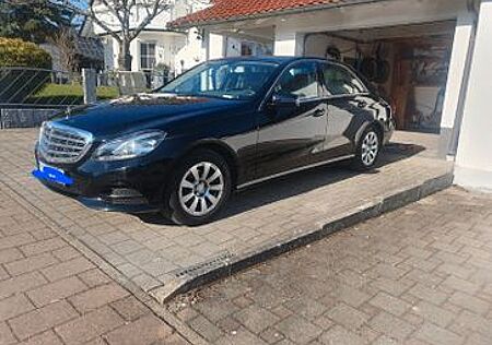 Mercedes-Benz E 220 BlueTEC BE Edition ELEGANCE Autom. Edi...