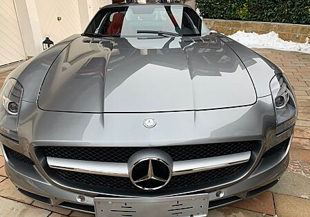 Mercedes-Benz SLS AMG 6.2 V8 -