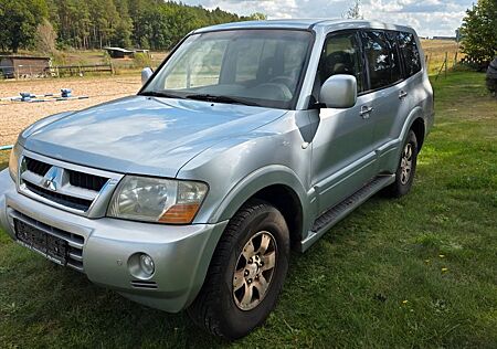 Mitsubishi Pajero 3,2 DI-D Automatik Allrad Sitzheizung