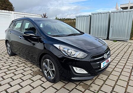 Hyundai i30 1.6 crdi blue Style Navi R.Kamera Euro6 Pdc Keyl