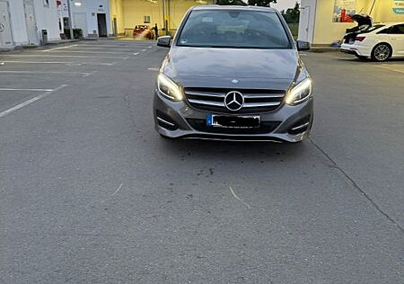 Mercedes-Benz B 180 d Automatik | Navi | Apple C