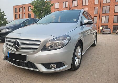 Mercedes-Benz B 180 CDI DCT -Klima Scheckheft Rentnerfahrzeug