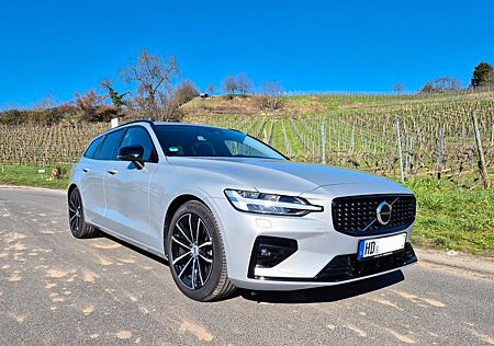 Volvo V60 B4 D Plus Dark | AHK | Standheizung