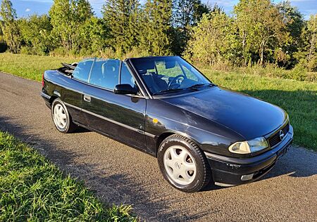 Opel Astra 1.8 16V Bertone Edition