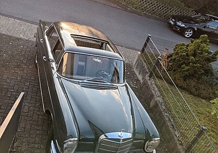 Mercedes-Benz 220 220b W111 große HECKFLOSSE, 6 Zylinder