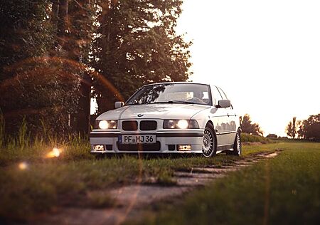 BMW 318i E36