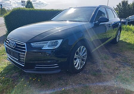 Audi A4 Avant design S-tronic Navi SHZ 8-fach bereift