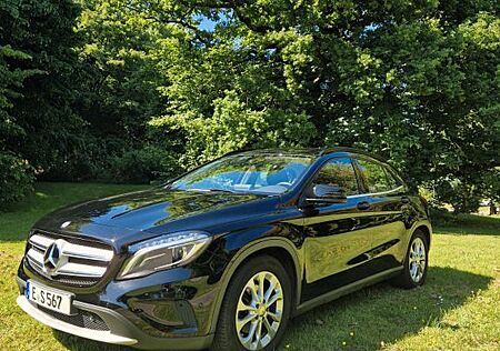 Mercedes-Benz GLA 180 Automatik, Leder, Xenon,Rentnerfahrzeug