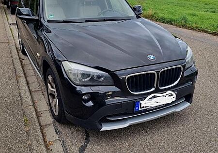 BMW X1 xDrive20d -Navi, Leder beige, AHK, Pano,Autom