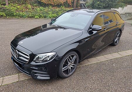 Mercedes-Benz E 220 d T Autom. -2xAMG,AHK,360,HUD,Distronic+