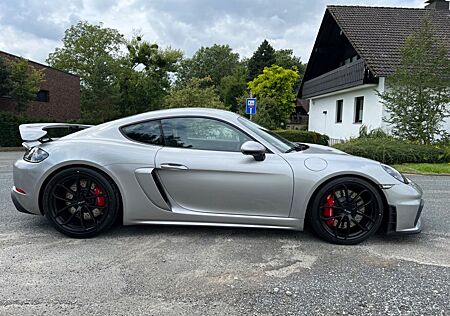 Porsche Cayman GT4