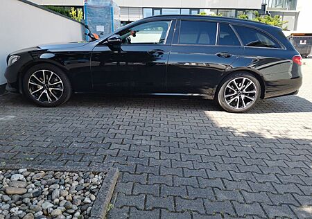Mercedes-Benz E 220 d T Autom. -