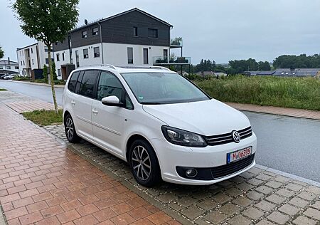 VW Touran Volkswagen Highline/Leder/Panorama/Xenon/Navi/SH