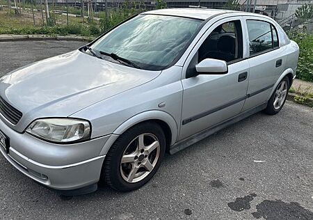 Opel Astra 1.6 -