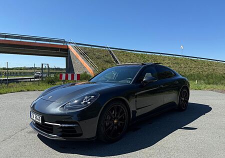 Porsche Panamera 4