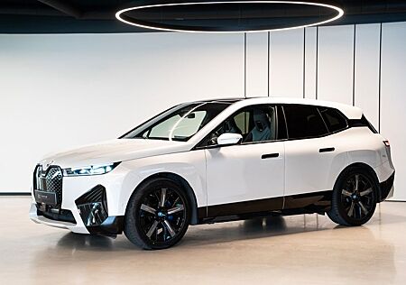 BMW iX xDrive40*Laser*Tow*Harman*Sky Lounge