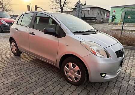 Toyota Yaris 1,0-l-VVT-i KLIMAANLAGE