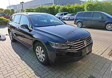 VW Passat Variant Volkswagen 2.0 TDI Basis LED Navi Kamera